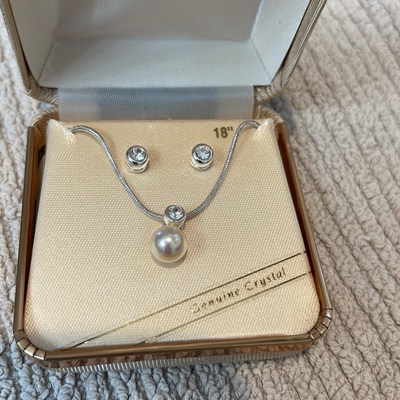 Genuine Crystal earrings and necklace - Picture 2 of 4